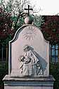 Bildstock bezeichnet mit 1720, mit der Pietà, Bergstraße 22