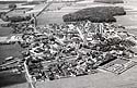 Luftbild vom Ortsteil Alverskirchen<br />
<br />
<strong>1975/76</strong><br />
Neubau einer Turnhalle in Alverskirchen, 14 x 27 m