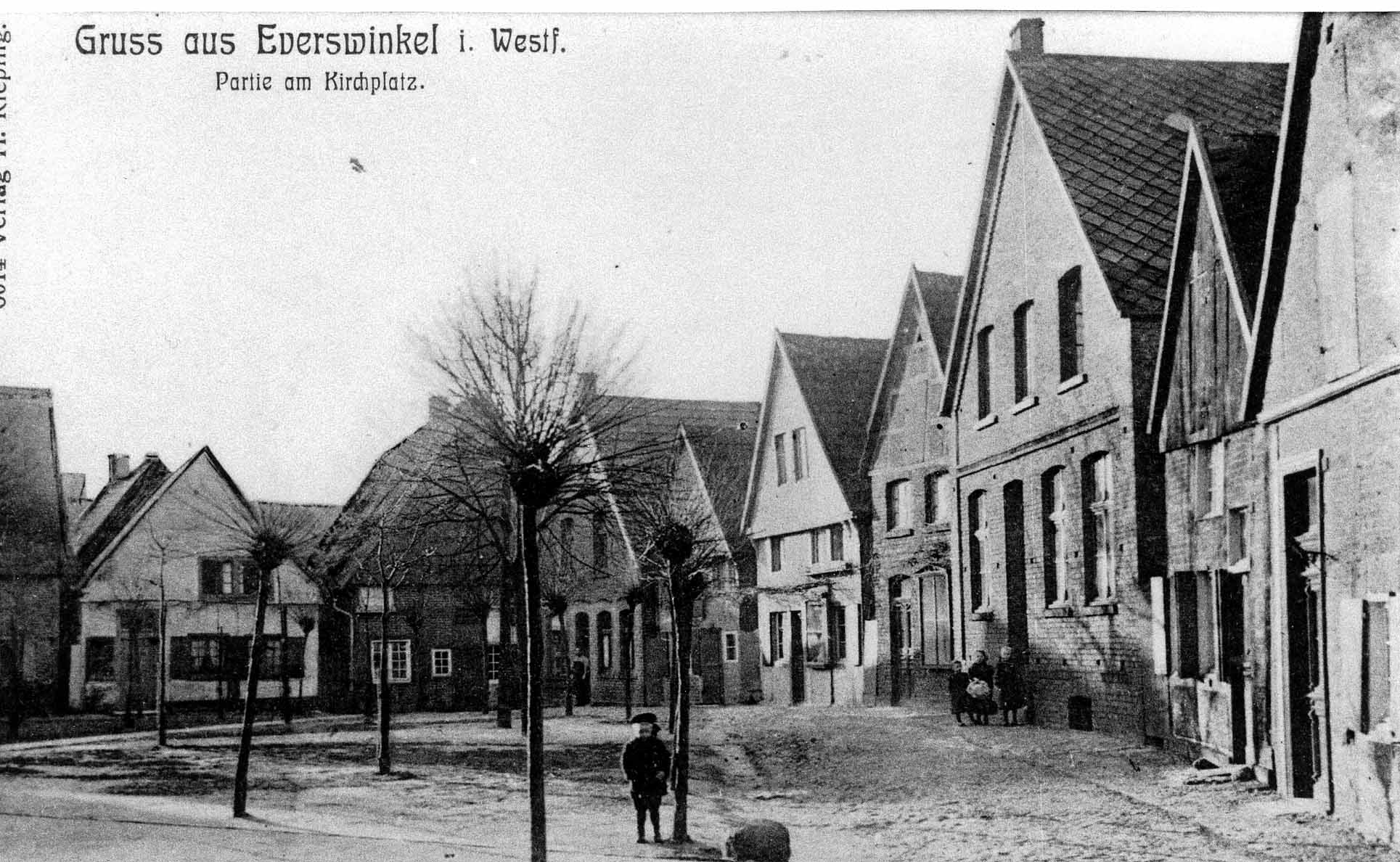 Ansichtskarte vom Kirchplatz um etwa 1905