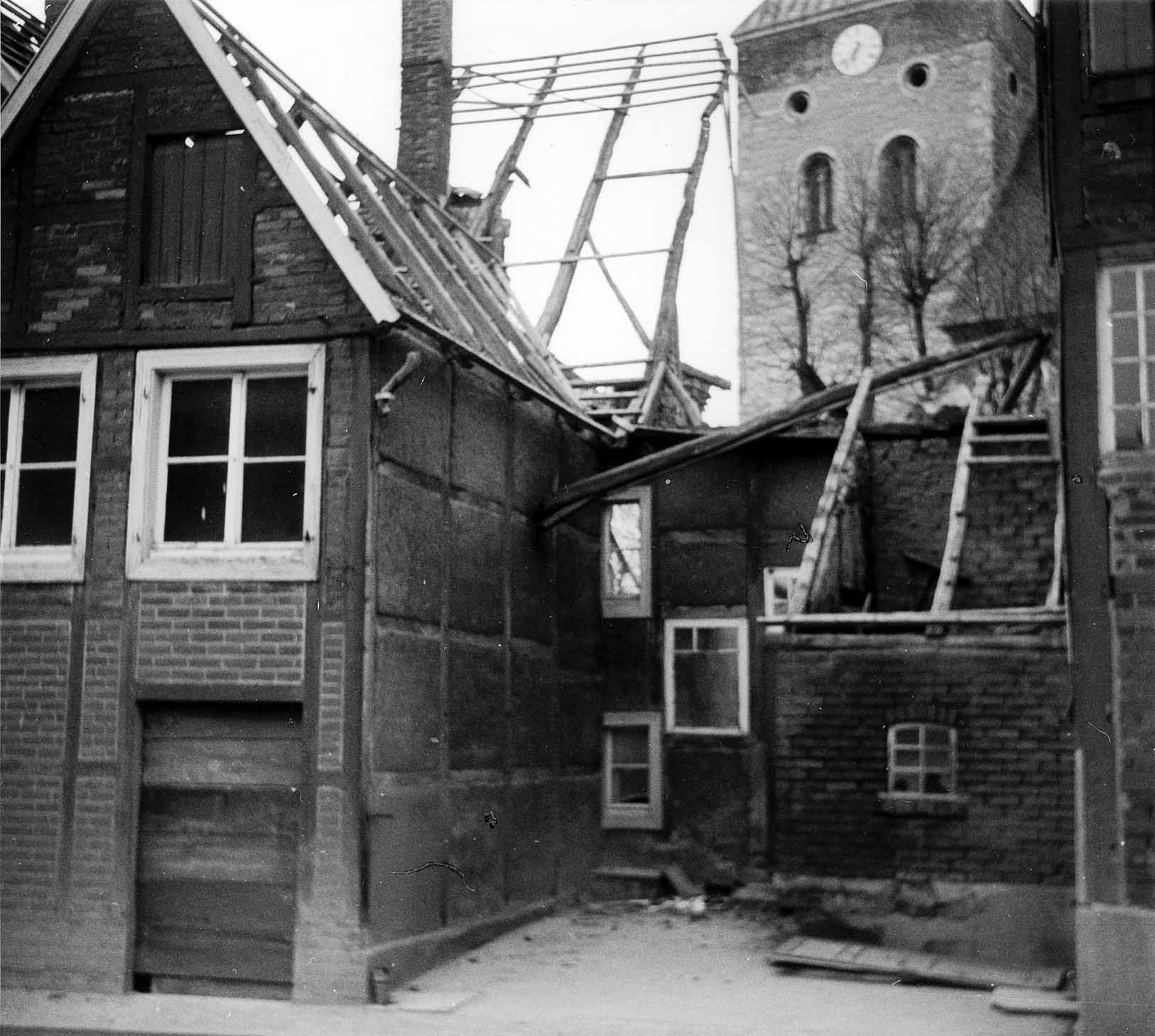 Abbruch der Fachwerkhäuser am Kirchplatz