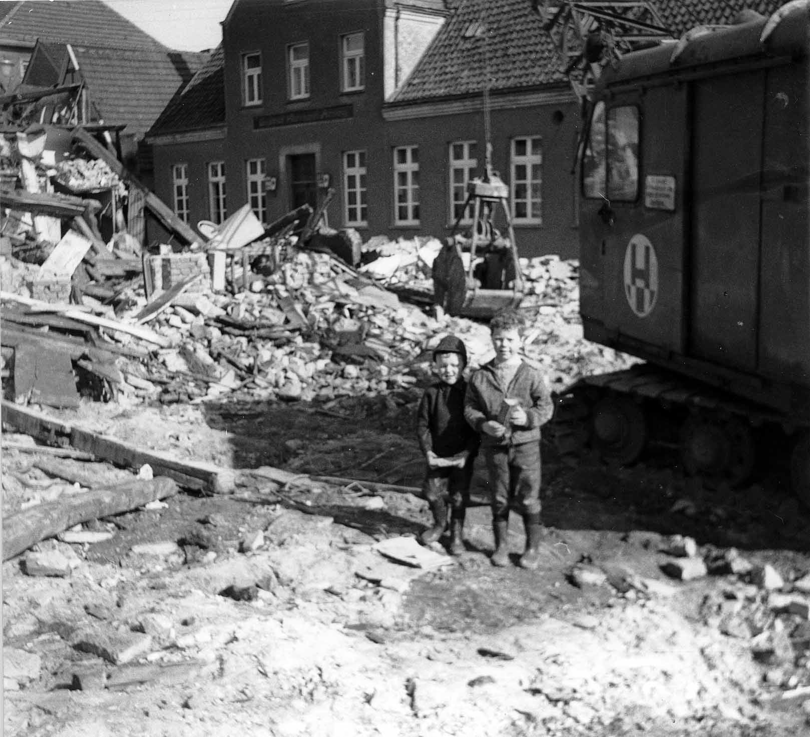 Abbruch der Fachwerkhäuser am Kirchplatz