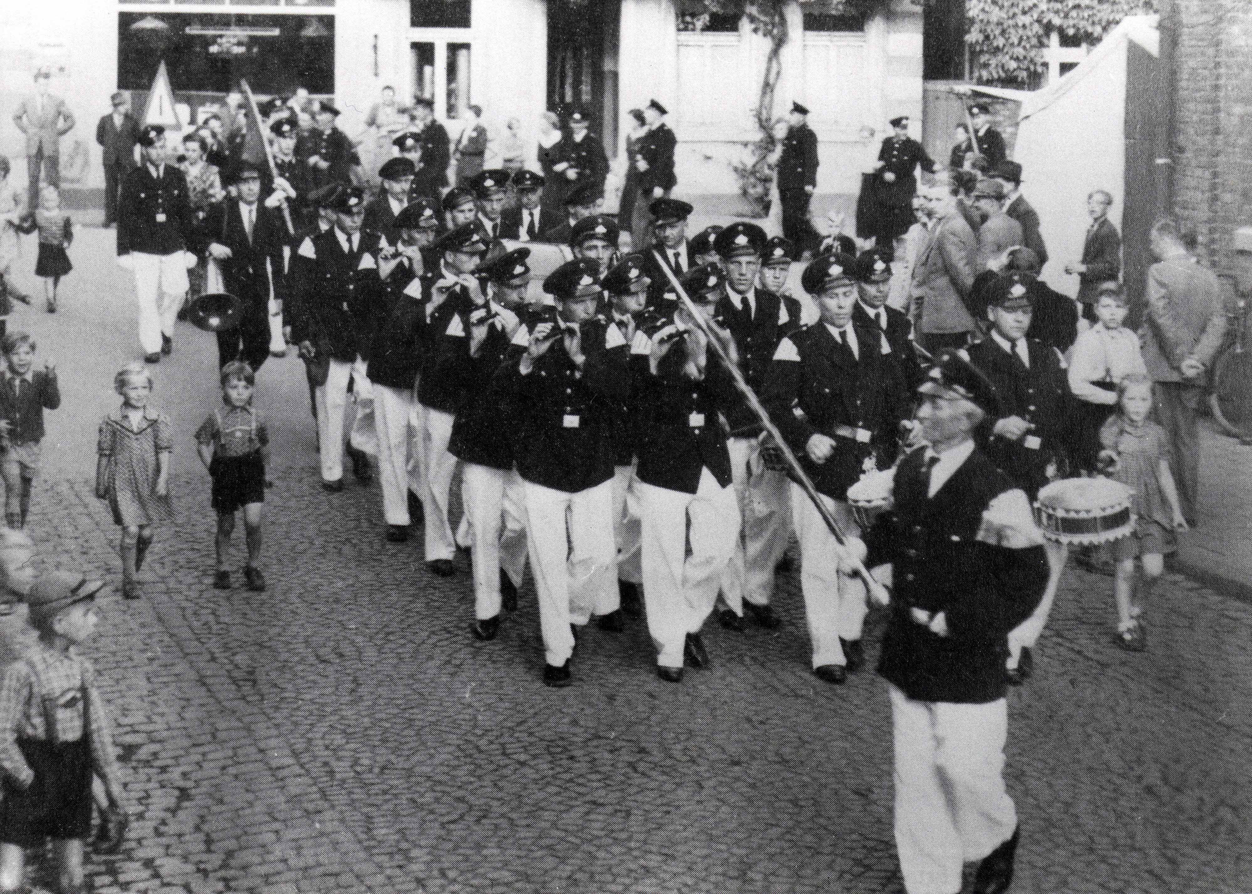 Der Spielmannszug der Freiwilligen Feuerwehr bei der Polonaise