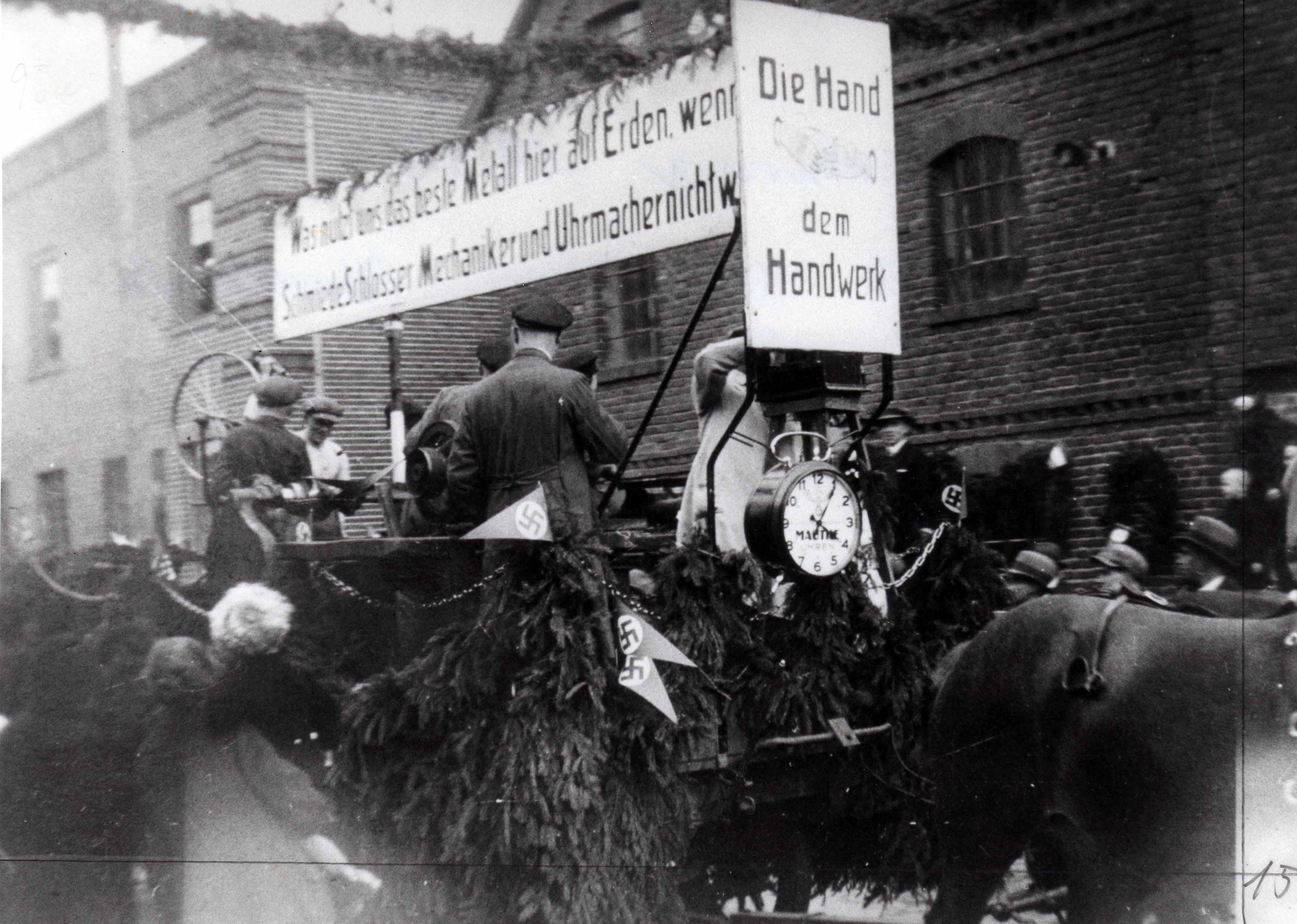 Handwerkerumzug, der Wagen der Schlosser und Uhrmacher 