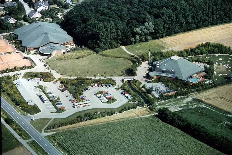 Luftbild vom Vitus-Bad mit dem Parkplatz