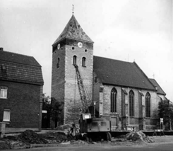 Bauarbeiten an der Kirchplatzmauer im August 1967