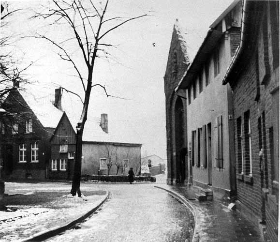 Kirchplatz 6 bis 9 im Winter vor 1956