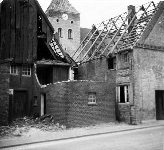 Abbruch der Fachwerkhäuser am Kirchplatz