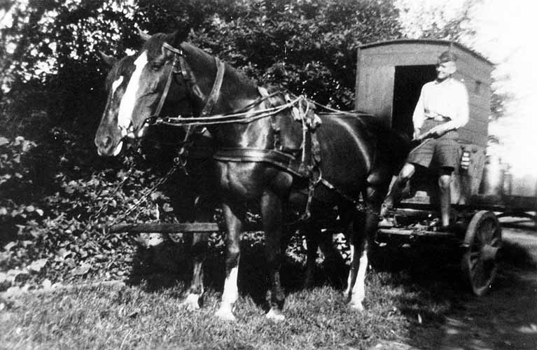 Milchwagen mit Pferden