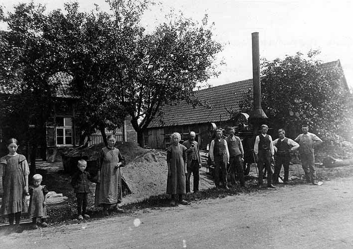 Bauholz schneiden auf dem Hof Webbeler, Wieningen 32 