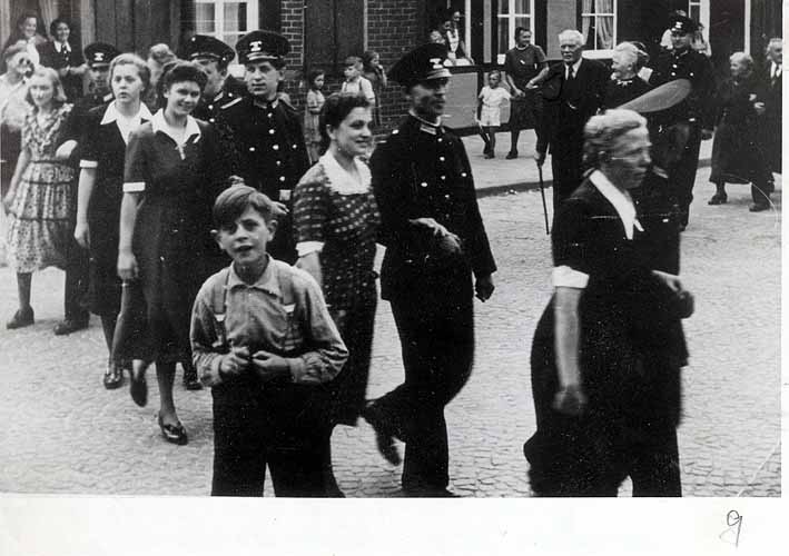 Polonaise beim Feuerwehrfest der Freiwilligen Feuerwehr