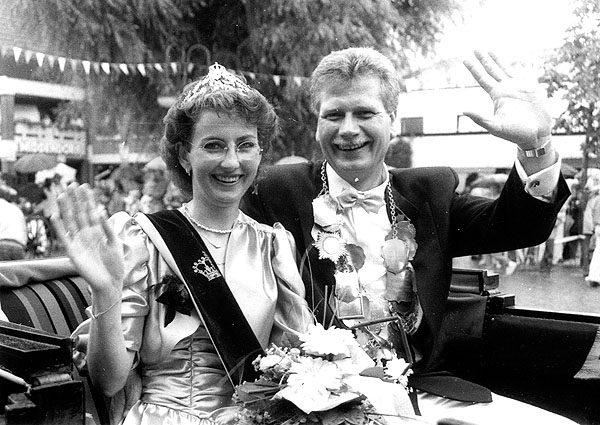 Königin Annette I. und König Martin II. Baggeroer in der Kutsche