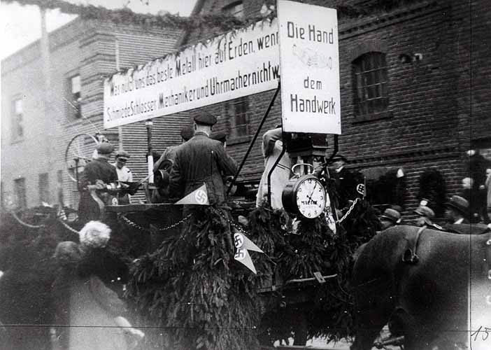 Handwerkerumzug, der Wagen der Schlosser und Uhrmacher 