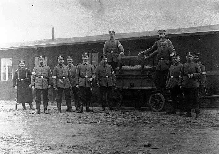 Zwölf Soldaten am Einsatzort in Russland