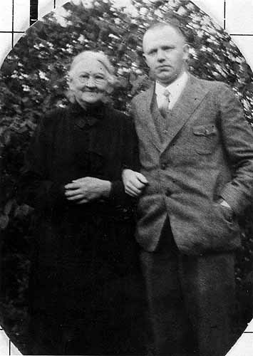 Dr. med. Leo Pöllmann mit seiner Mutter Katharina Pöllmann