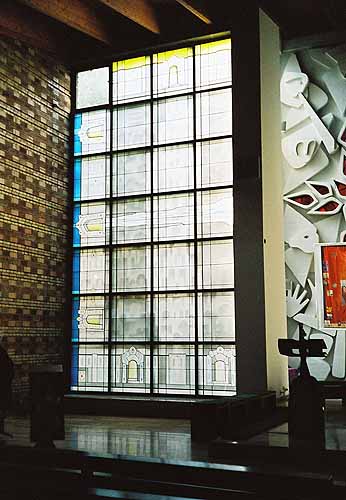 groes Kirchenfenster in  
